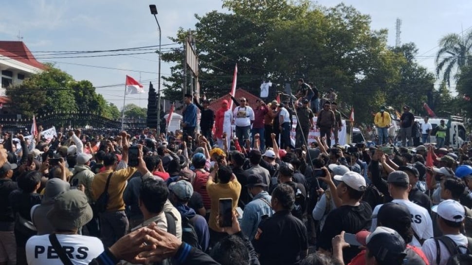 Demo Besar-besaran Desak Bupati Pati Sudewo Mundur, DPR Minta Pemerintah Turun Tangan
