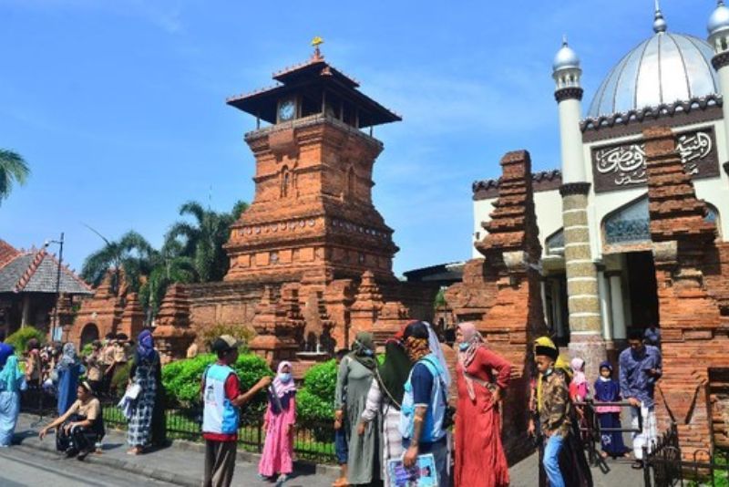 Traveling Religi Indonesia 2025: Ziarah, Wisata Spiritual, dan Penguatan Identitas Budaya